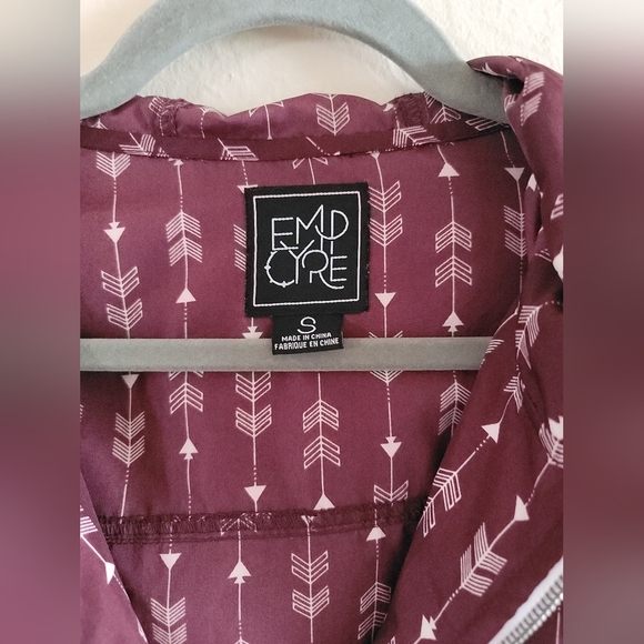 EMPCYRE, Maroon Arrows Windbreaker, Size Small - Picture 3 of 5